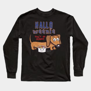 Cute Doxie Dog trick or treating on Halloweenie Wiener Dog tee Long Sleeve T-Shirt